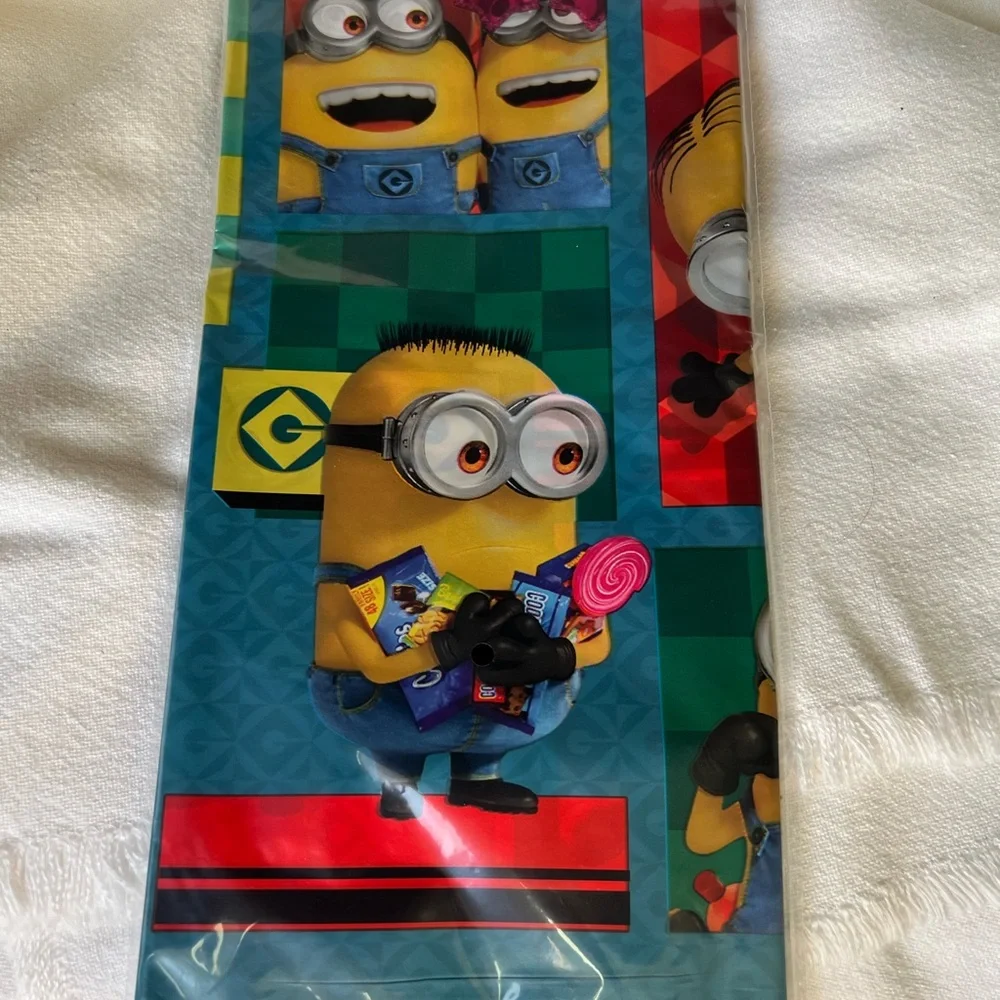 Universal Minions Tablecover - Blue and Yellow